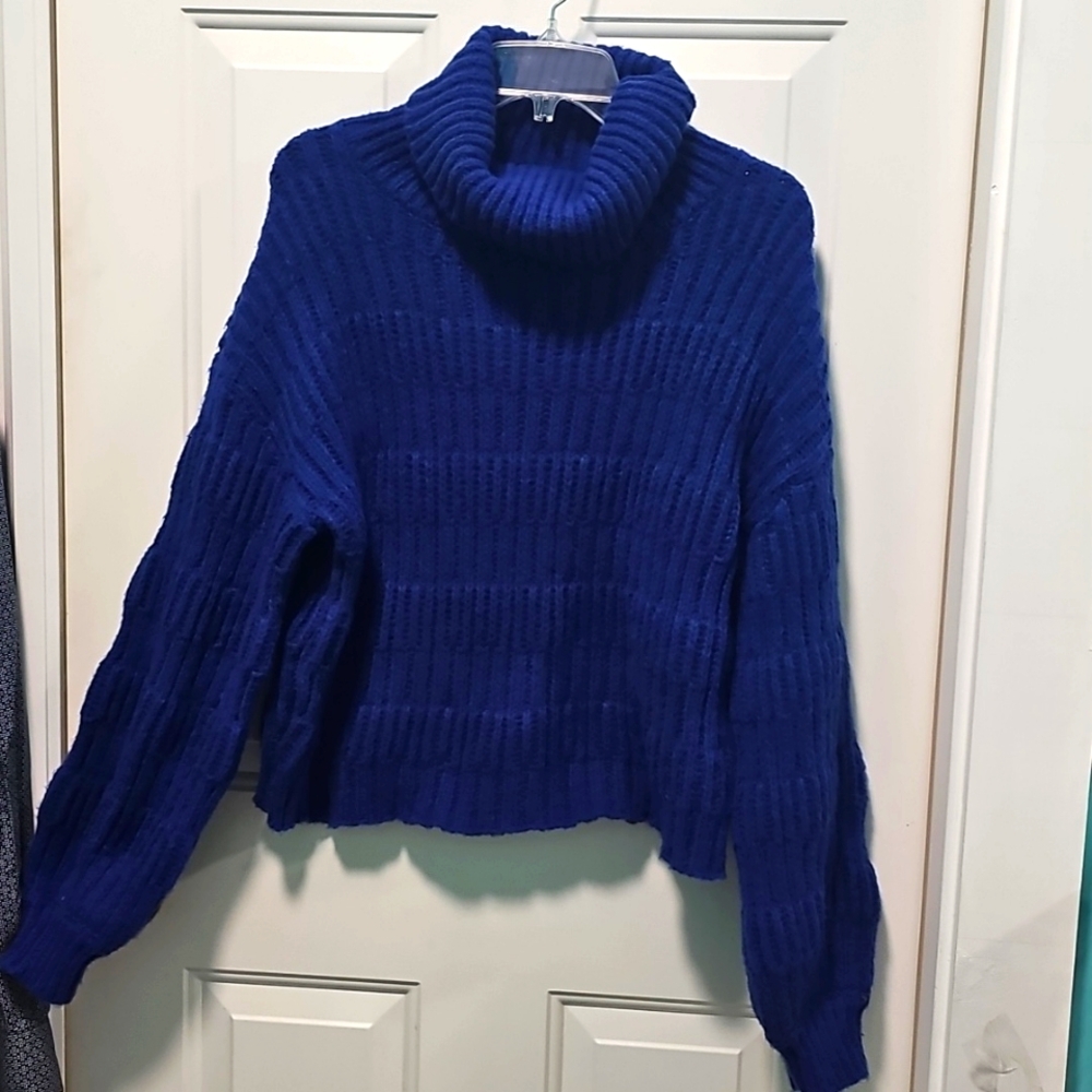 NWT Royal blue bulky knit crop  cowl neck sweater Size M.